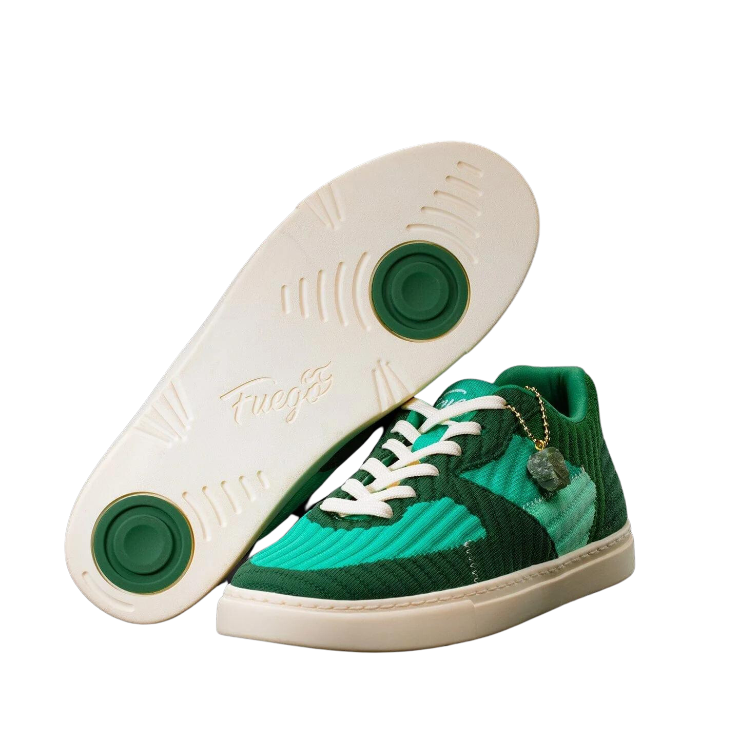 Fuego Jade Dance Sneakers in Grün von Fuego Dance Shoes, mit strukturiertem Design und goldenem Anhänger.